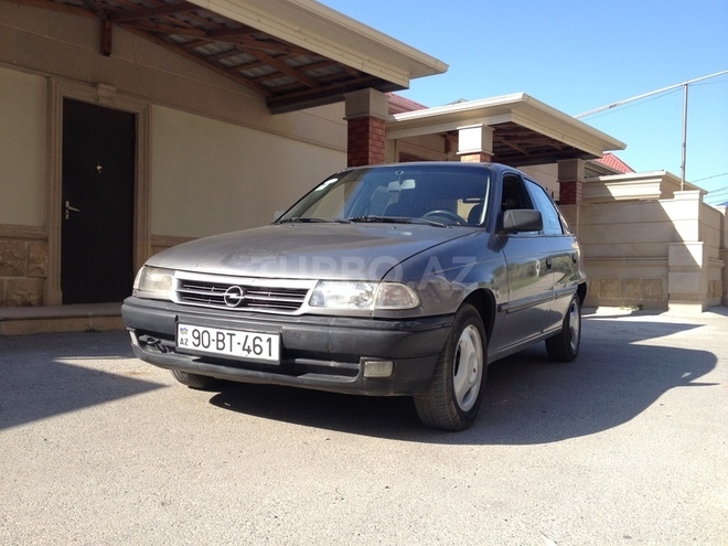 Opel Astra 1993, 230,000 km - 1.6 l - Bakı
