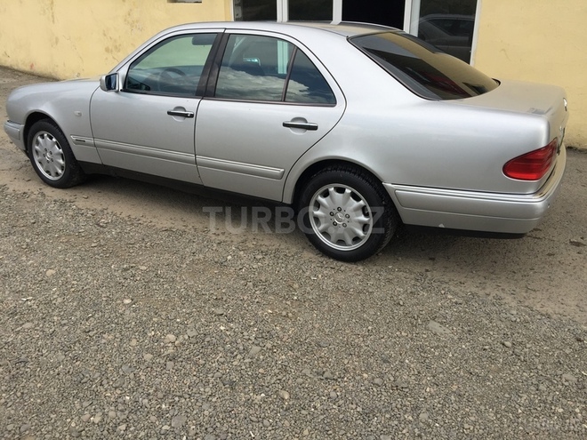 Mercedes E 200 1998, 366,666 km - 0.2 l - Qazax