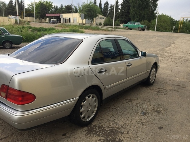 Mercedes E 200 1998, 366,666 km - 0.2 l - Qazax
