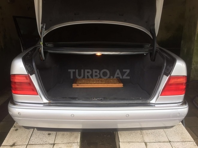 Mercedes E 200 1998, 366,666 km - 0.2 l - Qazax