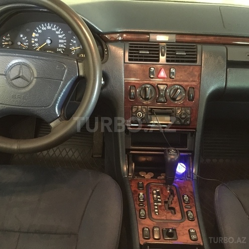 Mercedes E 200 1998, 366,666 km - 0.2 l - Qazax
