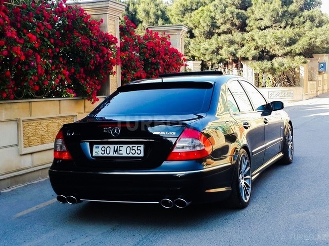 Mercedes E 320 2004, 239,000 km - 3.2 l - Bakı