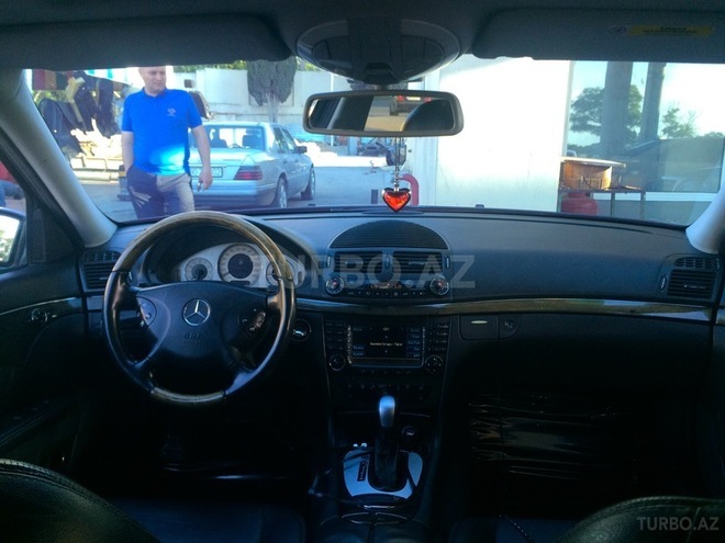Mercedes E 320 2004, 239,000 km - 3.2 l - Bakı
