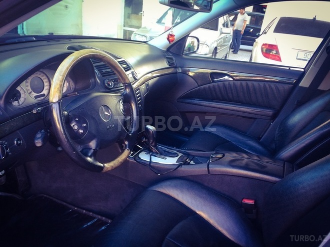 Mercedes E 320 2004, 239,000 km - 3.2 l - Bakı