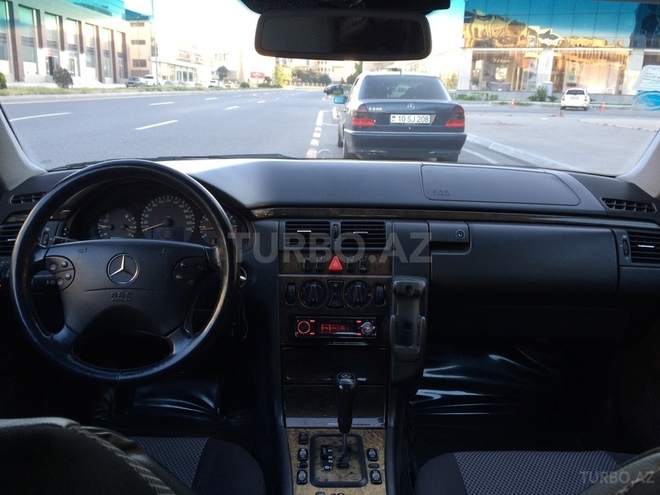 Mercedes E 240 1999, 193,700 km - 2.4 л - Bakı