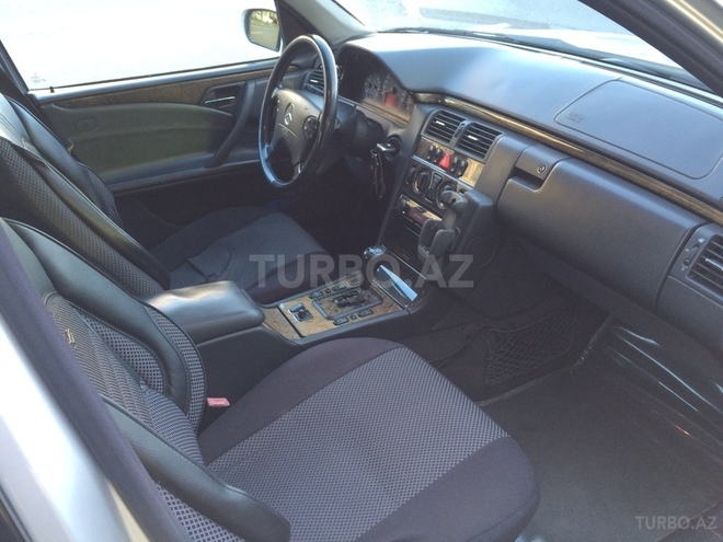 Mercedes E 240 1999, 193,700 km - 2.4 л - Bakı