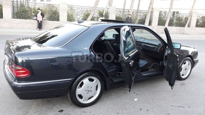 Mercedes E 240 1998, 270,300 km - 2.4 л - Bakı