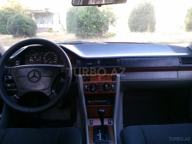 Mercedes E 220 1995, 376,000 km - 2.2 л - Sumqayıt