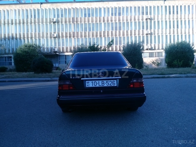 Mercedes E 220 1995, 376,000 km - 2.2 л - Sumqayıt