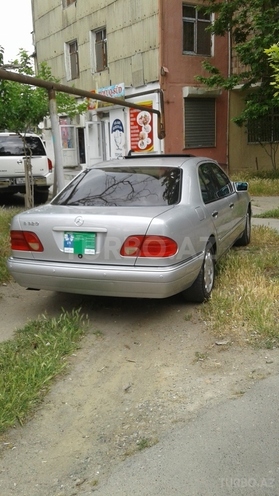 Mercedes E 320 1999, 194,000 km - 3.2 l - Bakı