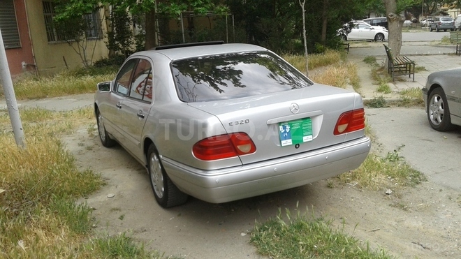 Mercedes E 320 1999, 194,000 km - 3.2 l - Bakı