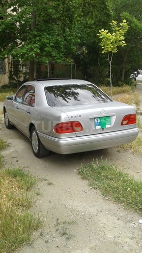 Mercedes E 320 1999, 194,000 km - 3.2 l - Bakı