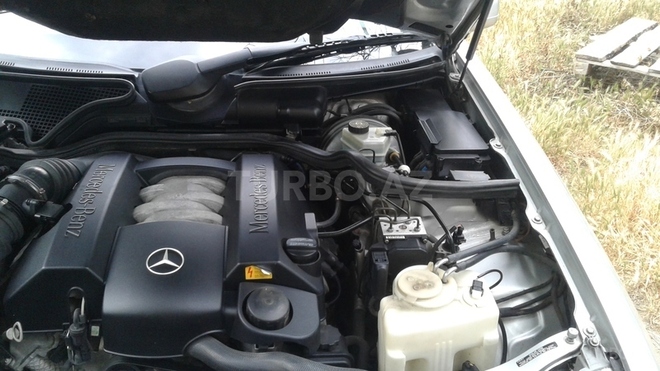 Mercedes E 320 1999, 194,000 km - 3.2 l - Bakı