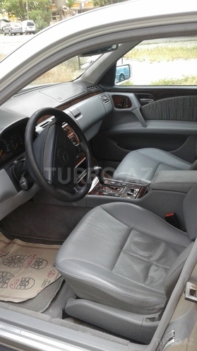Mercedes E 320 1999, 194,000 km - 3.2 l - Bakı