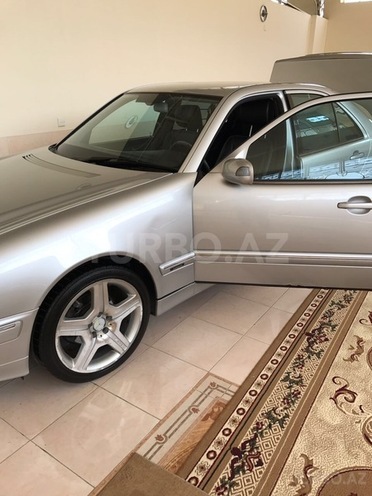 Mercedes E 240 2001, 291,000 km - 2.4 л - Bakı