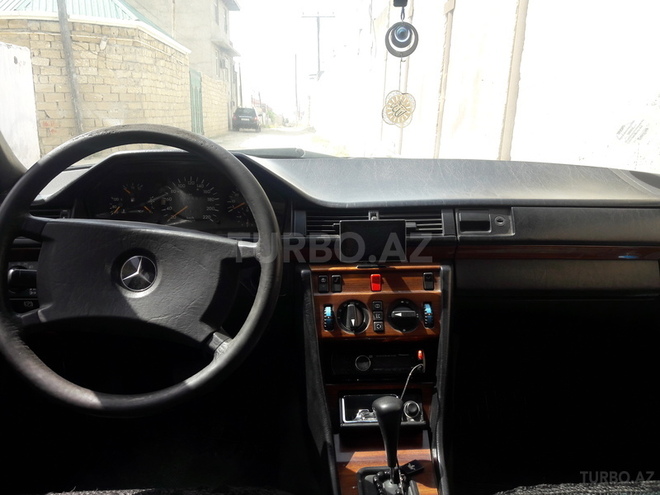 Mercedes E 200 1991, 375,000 km - 2.0 l - Bakı