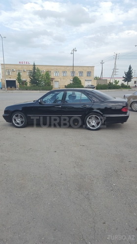 Mercedes E 320 2001, 29,000 km - 3.2 л - Yevlax