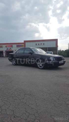 Mercedes E 320 2001, 29,000 km - 3.2 л - Yevlax