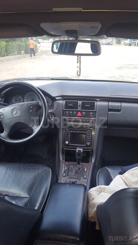 Mercedes E 320 2001, 29,000 km - 3.2 л - Yevlax