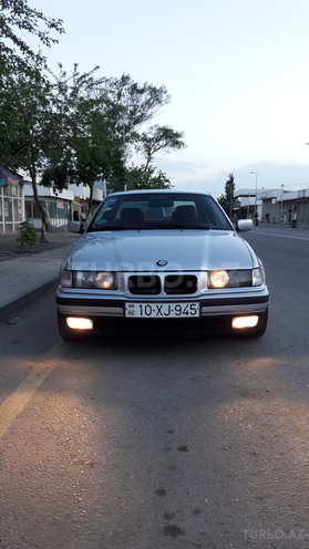 BMW 318 1996, 401,580 km - 1.8 l - Saatlı