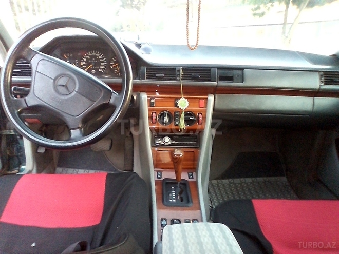 Mercedes E 280 1993, 226,000 km - 0.3 l - Bakı