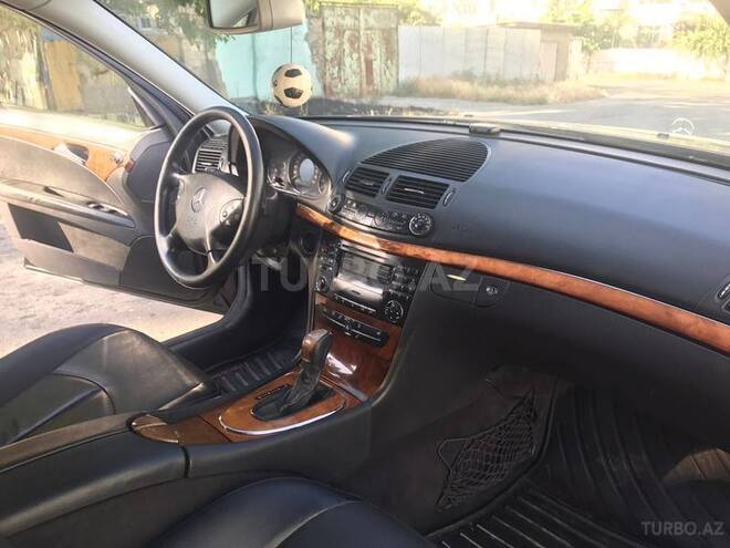 Mercedes E 240 2003, 176,000 km - 2.6 l - Bakı