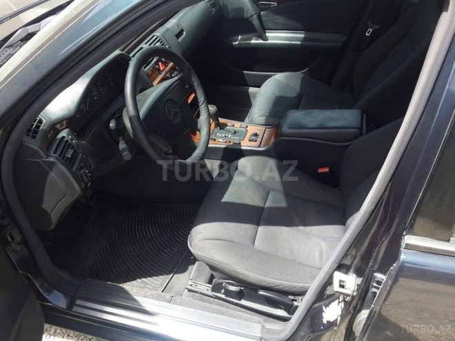 Mercedes E 240 1997, 243,000 km - 2.4 л - Bakı