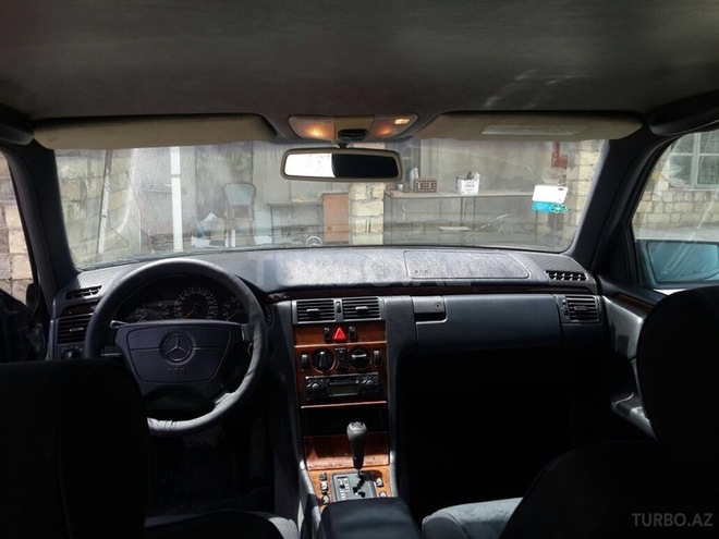 Mercedes E 240 1997, 243,000 km - 2.4 л - Bakı