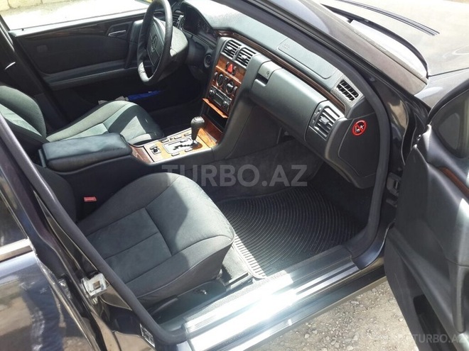 Mercedes E 240 1997, 243,000 km - 2.4 л - Bakı