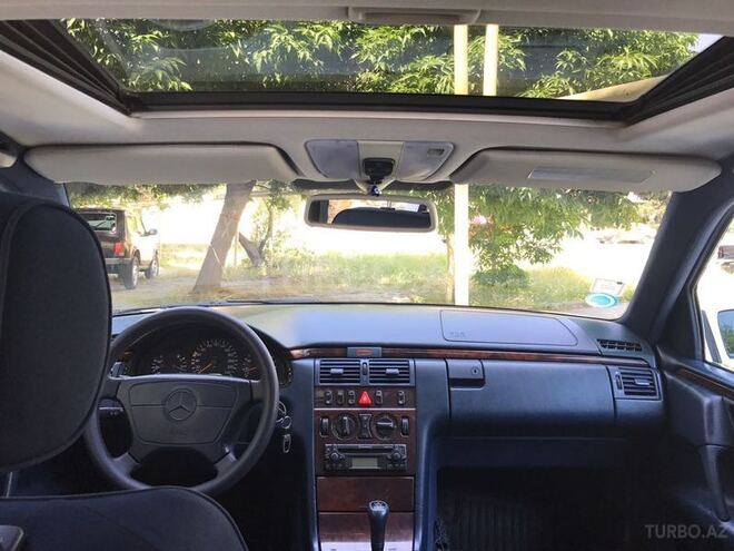 Mercedes E 240 1998, 257,000 km - 2.4 l - Bakı