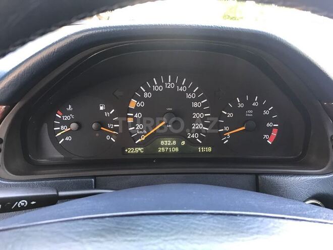 Mercedes E 240 1998, 257,000 km - 2.4 l - Bakı