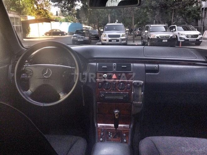 Mercedes E 220 2000, 240,000 km - 2.2 л - Bakı
