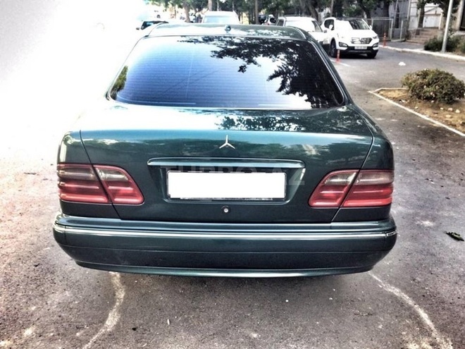 Mercedes E 220 2000, 240,000 km - 2.2 л - Bakı