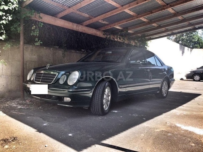 Mercedes E 220 2000, 240,000 km - 2.2 л - Bakı