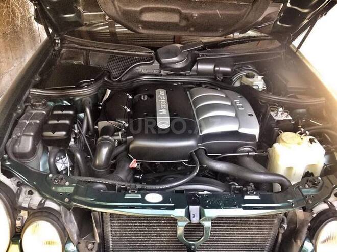 Mercedes E 220 2000, 240,000 km - 2.2 л - Bakı