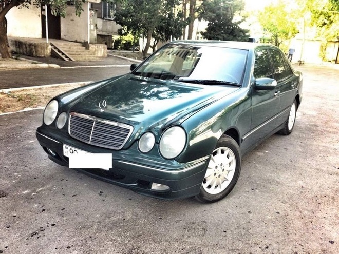 Mercedes E 220 2000, 240,000 km - 2.2 л - Bakı