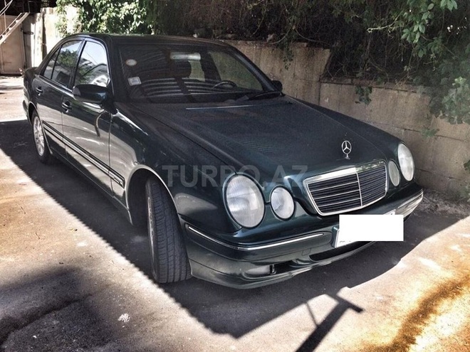 Mercedes E 220 2000, 240,000 km - 2.2 л - Bakı