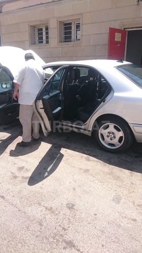 Mercedes E 300 1997, 300,000 km - 3.0 l - Bakı