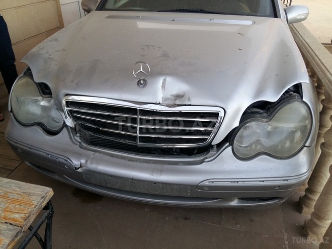 Mercedes C 200 2002, 258,000 km - 0.2 л - Bakı