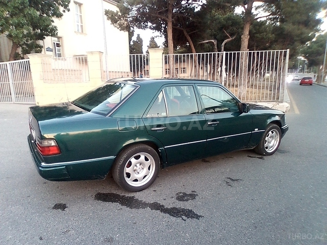 Mercedes E 280 1993, 225,563 km - 2.8 l - Bakı
