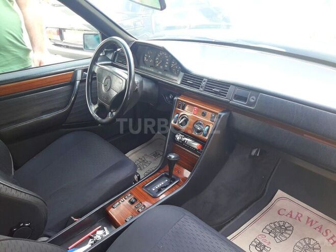 Mercedes E 250 1993, 495,440 km - 2.5 л - Gəncə