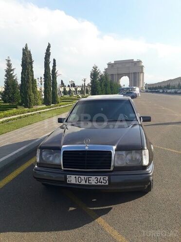 Mercedes E 250 1993, 495,440 km - 2.5 л - Gəncə