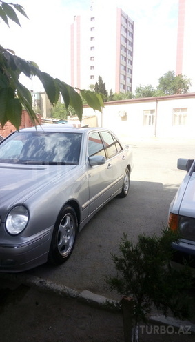 Mercedes E 240 2000, 276,300 km - 2.6 l - Bakı