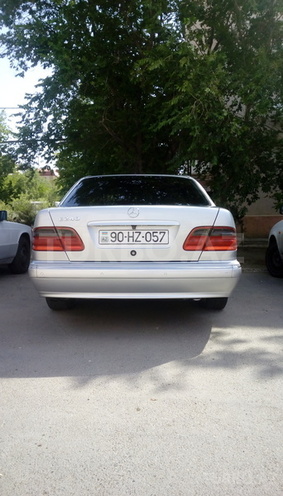 Mercedes E 240 2000, 276,300 km - 2.6 l - Bakı