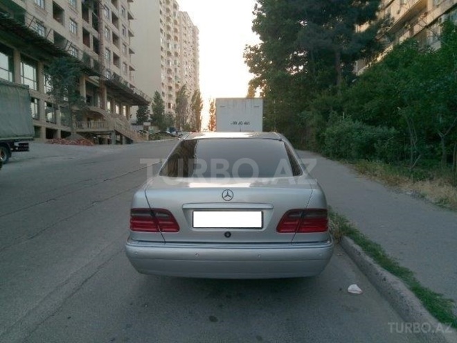 Mercedes E 280 1996, 300,000 km - 2.8 l - Bakı
