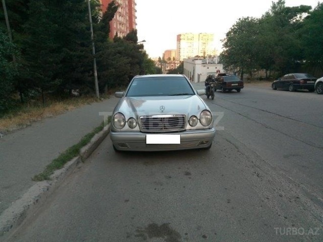 Mercedes E 280 1996, 300,000 km - 2.8 l - Bakı