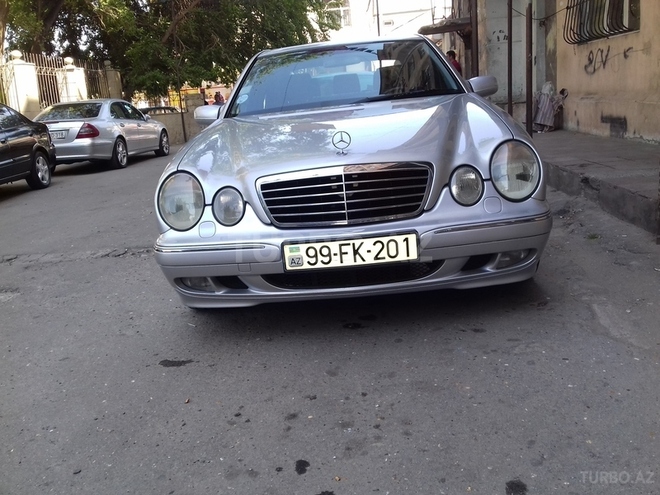 Mercedes E 220 2001, 235,000 km - 2.2 l - Bakı