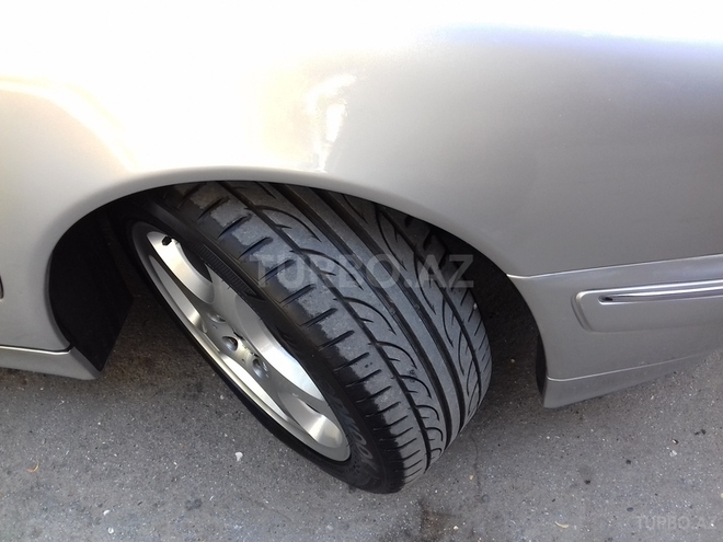 Mercedes E 220 2001, 235,000 km - 2.2 l - Bakı