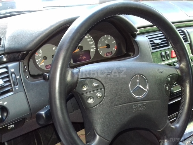 Mercedes E 220 2001, 235,000 km - 2.2 l - Bakı