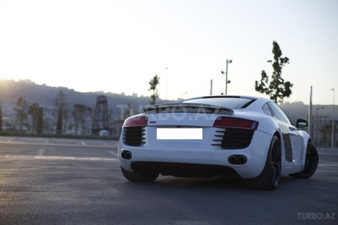 Audi R8 2009, 40,000 km - 4.2 l - Bakı